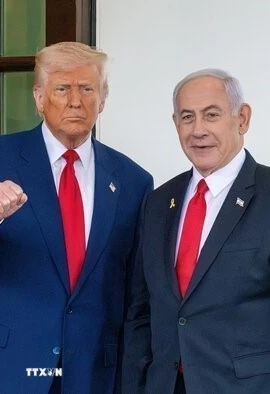 Tổng thống Mỹ Donald Trump (trái) và Thủ tướng Israel Benjamin Netanyahu tại cuộc gặp ở Nhà Trắng, Washington, DC. (Ảnh: IRNA/TTXVN)