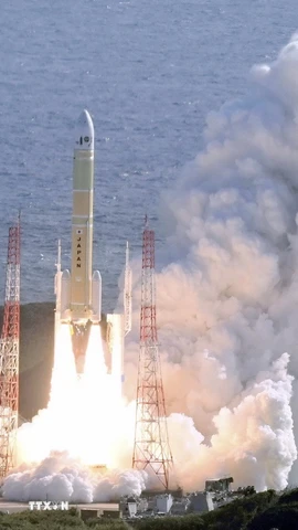 Tên lửa H3 được phóng từ Trung tâm Vũ trụ Tanegashima ở tỉnh Kagoshima, Nhật Bản ngày 22/12/2025. (Nguồn: Kyodo/TTXVN)