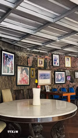 Ông Lumban Sianipar dành một góc của ngôi nhà, tổ chức những buổi gặp gỡ bạn bè để chia sẻ những ký ức đẹp về Việt Nam. (Ảnh: Đỗ Quyên/TTXVN)
