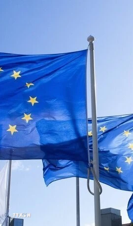 Cờ Liên minh châu Âu tại Brussels, Bỉ. (Ảnh: IRNA/TTXVN)