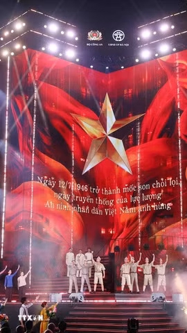 Chương trình nghệ thuật Gala "Tổ quốc bình yên." (Ảnh: Phạm Kiên/TTXVN)