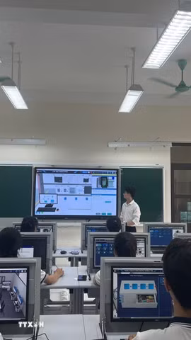 Bám sát tinh thần Nghị quyết 71, ngành Giáo dục đã chủ động bảo đảm cơ sở vật chất cho học sinh trước năm học mới. (Ảnh: Diệu Thúy/TTXVN)
