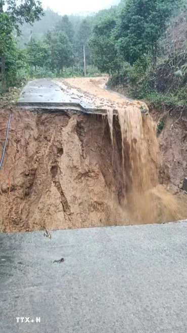 Quảng Ngãi gồng mình ứng phó “lở núi," ngập úng