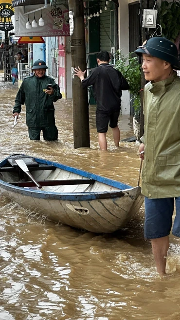 Đà Nẵng: Người dân vùng “rốn lũ” khẩn trương di dời tài sản 