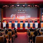 Ban tổ chức và các đại biểu thực hiện nghi thức khởi động cuộc thi. (Ảnh: PV/Vietnam+)