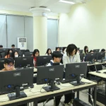 Các thí sinh dự thi Đánh giá tư duy. (Ảnh: Đại học Bách khoa Hà Nội).