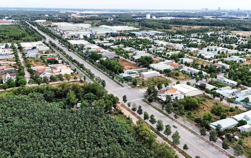 Đoạn 12km đường Vành đai 4 Thành phố Hồ Chí Minh đi qua thành phố Bến Cát. (Ảnh: Hồng Đạt/TTXVN)