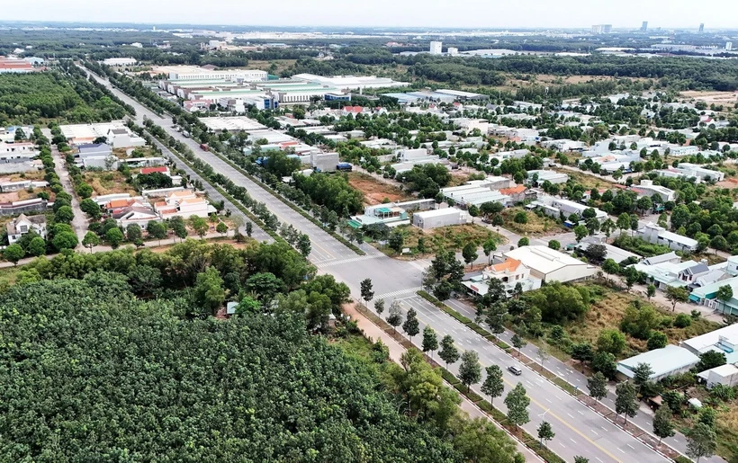 Đoạn 12km đường Vành đai 4 Thành phố Hồ Chí Minh đi qua thành phố Bến Cát. (Ảnh: Hồng Đạt/TTXVN)