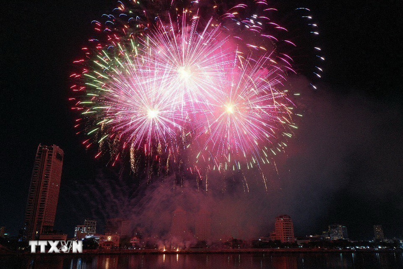 Một màn trình diễn pháo hoa. (Ảnh minh họa: Trần Lê Lâm/TTXVN)