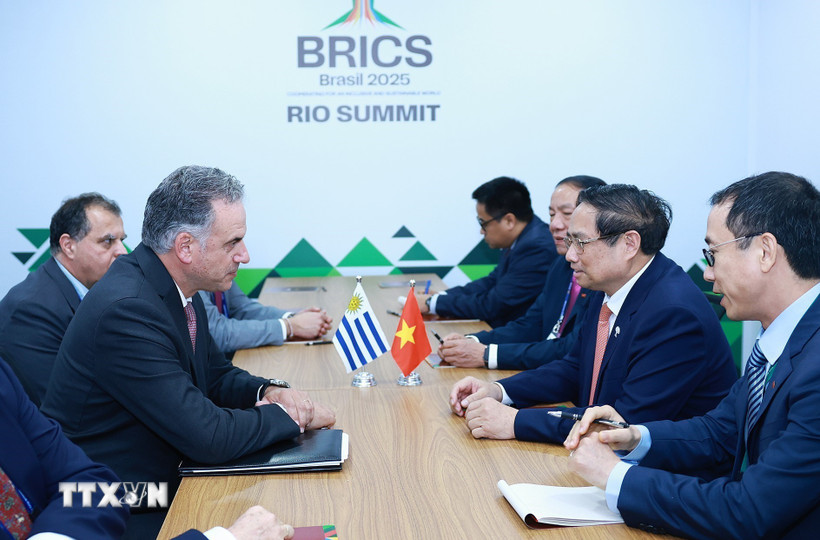 Thủ tướng Phạm Minh Chính trong cuộc gặp Tổng thống Uruguay Yamandu Orsi. (Ảnh: Dương Giang/TTXVN)