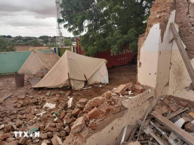 Cảnh đổ nát tại trung tâm y tế ở El Fasher, Bắc Darfur, Sudan sau vụ tấn công của Lực lượng Hỗ trợ Nhanh (RSF). (Ảnh: THX/TTXVN)