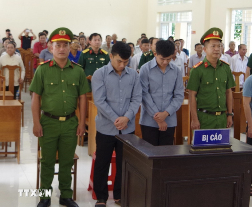 Quang cảnh phiên tòa giả định xử lý vi phạm chống khai thác bất hợp pháp. (Ảnh: Hồng Nhung/TTXVN)