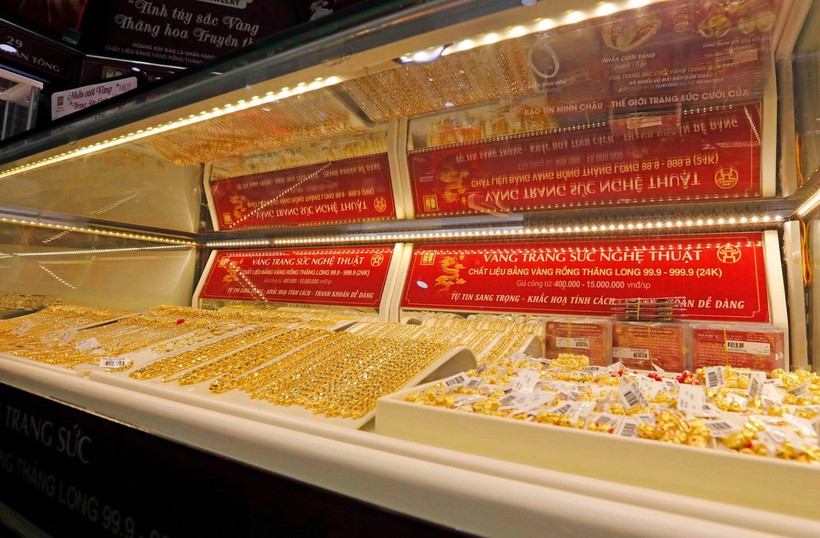 Vàng trang sức được bày bán tại một cửa hàng kinh doanh vàng. (Nguồn: TTXVN)