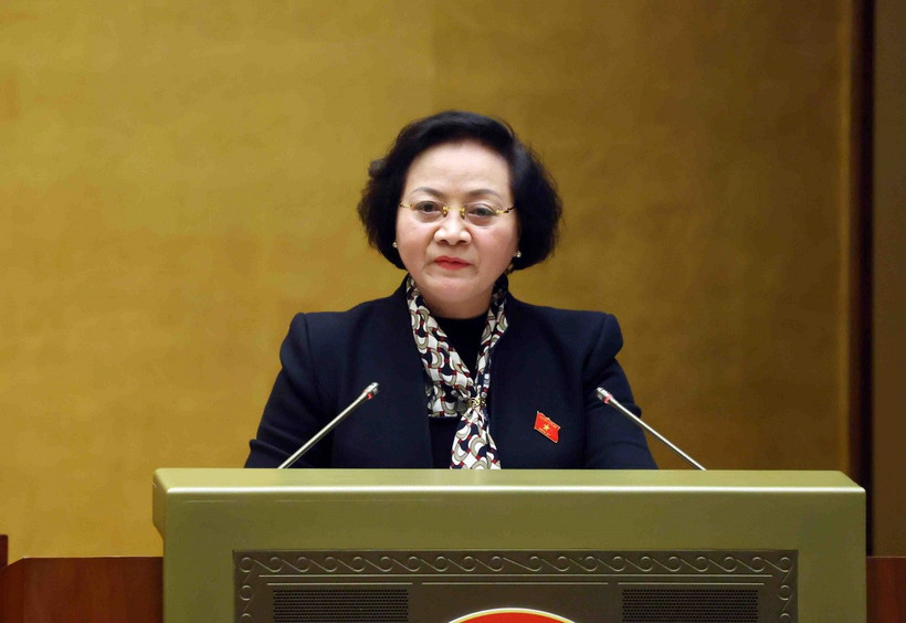 Bộ trưởng Bộ Nội vụ Phạm Thị Thanh Trà, thừa ủy quyền của Thủ tướng Chính phủ trình bày Tờ trình về dự án Luật Tổ chức chính quyền địa phương (sửa đổi). Ảnh: Phạm Kiên - TTXVN