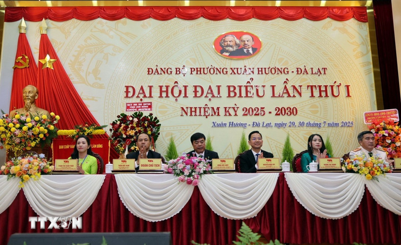 Đoàn chủ tịch điều hành Đại hội. (Ảnh: TTXVN phát)