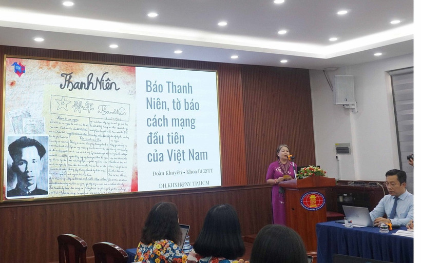 Đại biểu báo cáo tham luận tại toạ đàm. (Ảnh: Thu Hoài/TTXVN)