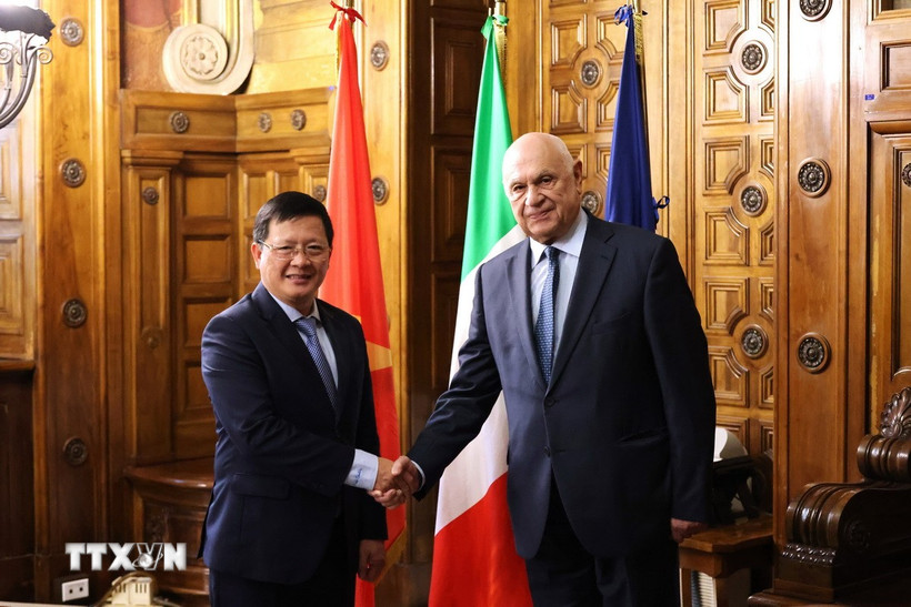 Bộ trưởng Tư pháp Italy Carlo Nordio tiếp Thứ trưởng Mai Lương Khôi. (Ảnh: Trường Dụy/TTXVN)