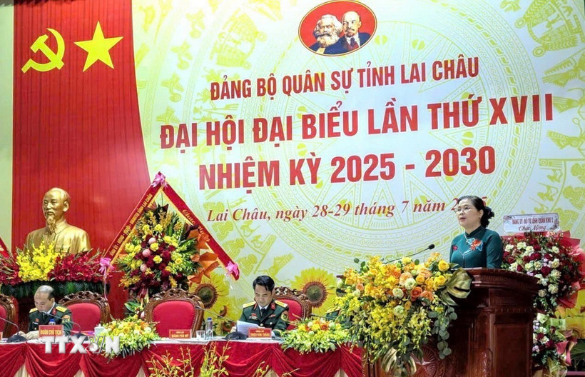 Bí thư Tỉnh ủy, Chủ tịch HĐND, Trưởng đoàn Đoàn biểu Quốc hội tỉnh, Bí thư Đảng ủy Quân sự tỉnh Lai Châu khóa XVI Giàng Páo Mỷ phát biểu tại Đại hội. (Ảnh: TTXVN phát)