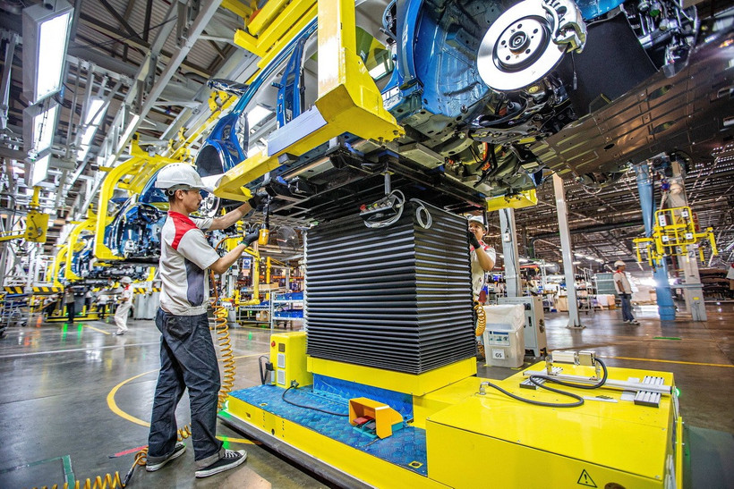 Công nhân làm việc tại một nhà máy sản xuất ôtô ở Rayong, Thái Lan. (Ảnh: THX/TTXVN)