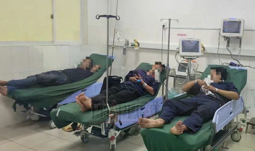Ba công nhân đang được điều trị tại Bệnh viện Thống Nhất. (Nguồn: Pháp luật Thành phố Hồ Chí Minh)