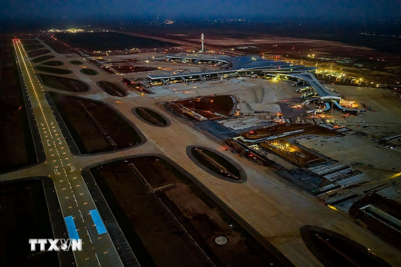 Đường băng số 1 Cảng Hàng không Quốc tế Long Thành đã hoàn thành và sẵn sàng đón chuyến bay chính thức đầu tiên. (Ảnh: Sỹ Tuyên/TTXVN)