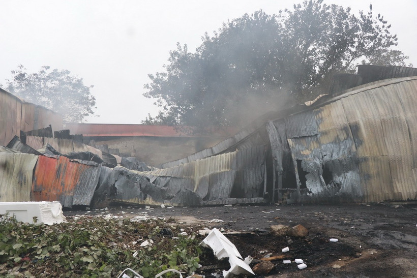 Vụ cháy gây thiệt hại nặng nề về tài sản. (Ảnh: Thái Hùng/TTXVN)