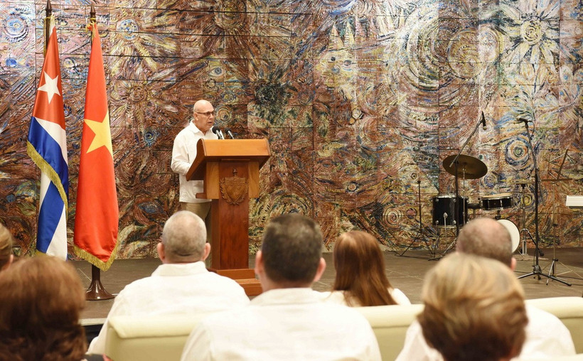 Ủy viên Bộ Chính trị, Thường trực Ban Bí thư, Trưởng Ban Tổ chức Trung ương Đảng Cộng sản Cuba Roberto Morales Ojeda phát biểu tại lễ kỷ niệm, nêu bật hình mẫu của mối quan hệ Việt Nam-Cuba. (Ảnh: Lưu Việt Hùng/TTXVN)