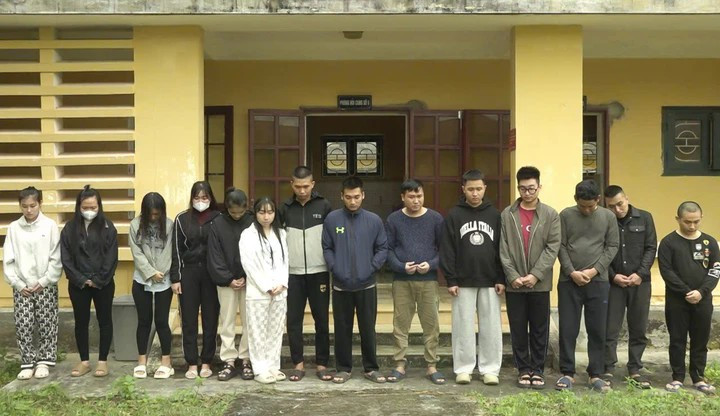 Những đối tượng liên quan đến đường dây lừa đảo vừa bị Công an tỉnh Quảng Trị phối hợp triệt phá, bắt giữ. (Ảnh: Công an tỉnh Quảng Trị)