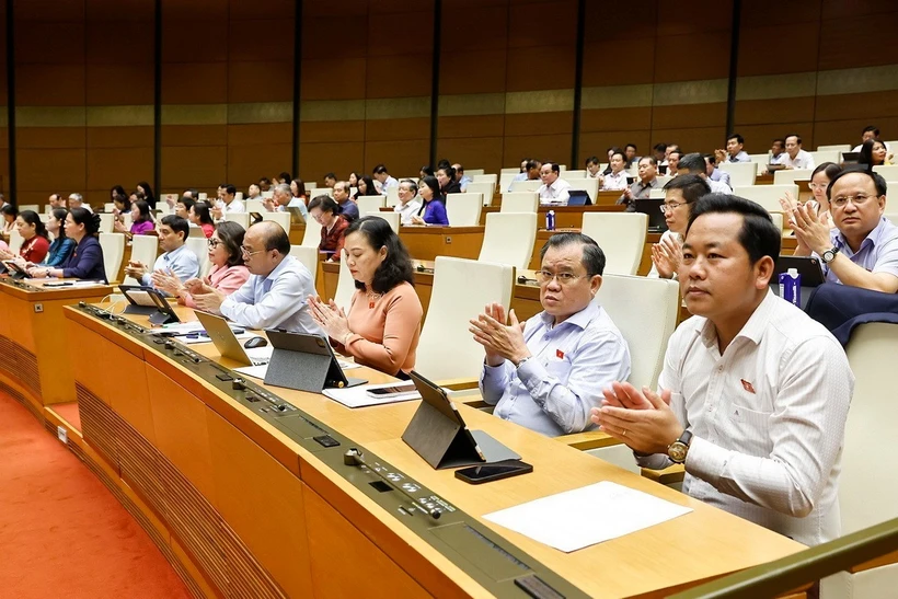 Quốc hội biểu quyết thông qua Nghị quyết của Quốc hội về Chương trình giám sát của Quốc hội năm 2026. (Ảnh: Doãn Tấn/TTXVN)