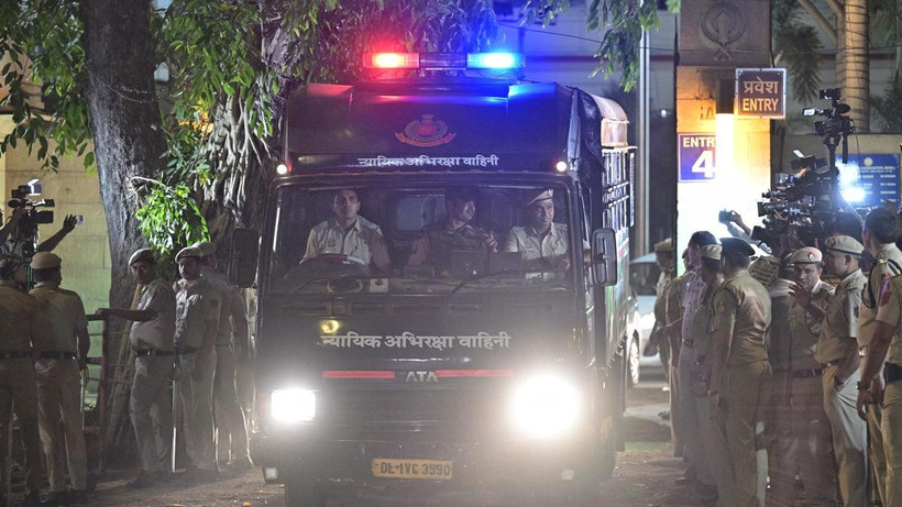 Tahawwur Rana rời khỏi Tòa án Patiala ở New Delhi sau khi bị NIA giam giữ 18 ngày. (Nguồn: The Hindu)