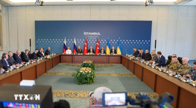 Toàn cảnh vòng đàm phán trực tiếp thứ hai giữa phái đoàn Nga và Ukraine tại Istanbul, Thổ Nhĩ Kỳ ngày 2/6/2025. (Ảnh: THX/TTXVN)