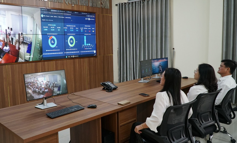 Hệ thống giám sát, thống kê dữ liệu của Trung tâm hành chính công phường Ngũ Hành Sơn. (Ảnh: Quốc Dũng/TTXVN)