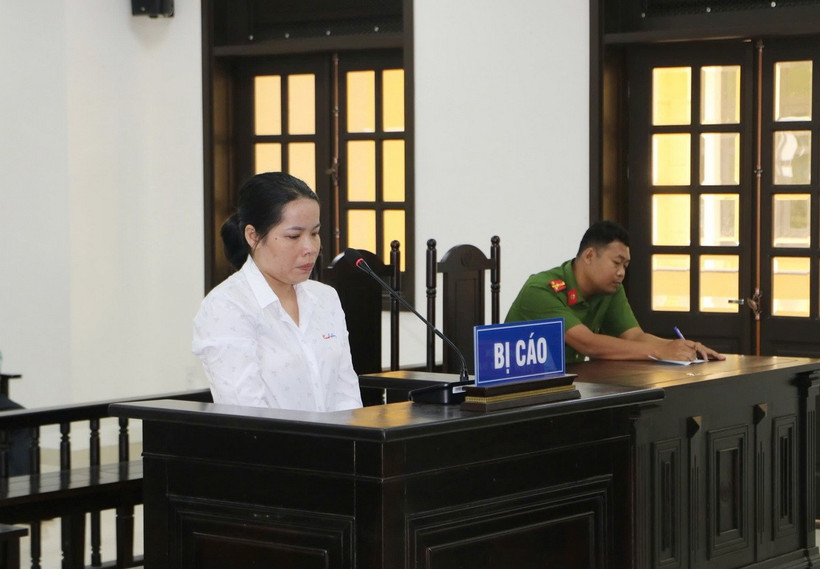 Bị cáo Lê Thị Ngân tại phiên tòa. (Ảnh: Chanh Đa/TTXVN)