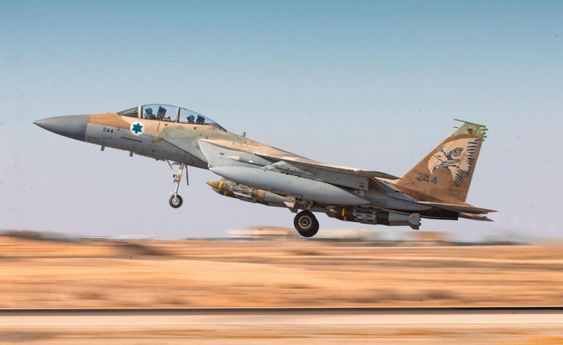 Máy bay chiến đấu Israel cất cánh tại một địa điểm không xác định để tiến hành chiến dịch nhằm vào các mục tiêu của Houthi ở Yemen, ngày 5/5/2025. (Ảnh: THX/TTXVN)