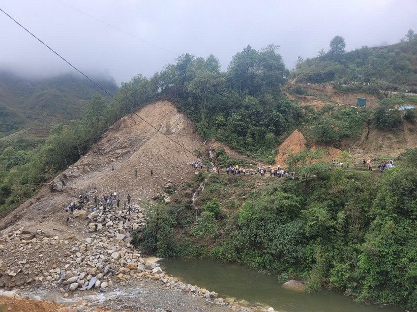 Hiện trường vụ sạt lở. (Ảnh: Nguyễn Oanh/TTXVN)