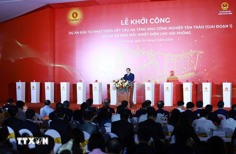 Thủ tướng Phạm Minh Chính phát biểu tại Lễ khởi công Dự án đầu tư phát triển kết cấu hạ tầng Khu công nghiệp Tân Trào (giai đoạn 1) và Dự án Nhà máy Nhiệt điện LNG Hải Phòng. (Ảnh: Dương Giang/TTXVN)
