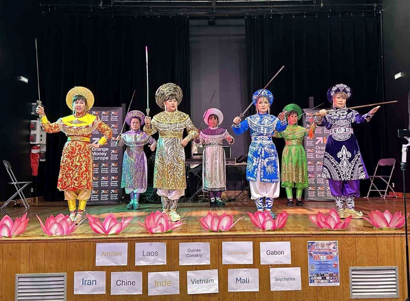 Tiết mục múa của đoàn Việt Nam gây ấn tượng mạnh cho người xem tại sự kiện. (Ảnh: Ngọc Hiệp/TTXVN)