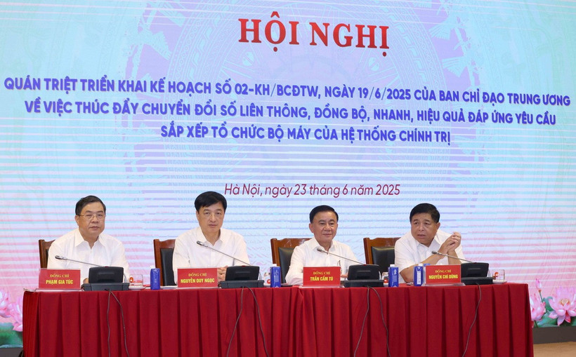 Các đồng chí điều hành hội nghị. (Ảnh: Phương Hoa/TTXVN)