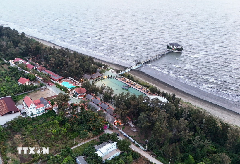 Một khu nghỉ dưỡng ven biển Cần Giờ. (Ảnh: Hồng Đạt/TTXVN)