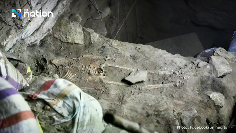 Hài cốt của một đứa trẻ được phát hiện trong quá trình khai quật tại hang Din. (Nguồn: Nation Thailand)