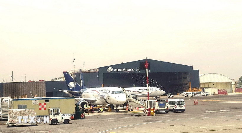 Khu vực hậu cần của Hãng hàng không Aeroméxico tại Sân bay quốc tế thủ đô Mexico City, Mexico. (Ảnh: Phi Hùng/TTXVN)
