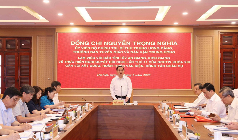 Trưởng Ban Tuyên giáo và Dân vận Trung ương Nguyễn Trọng Nghĩa phát biểu chỉ đạo buổi làm việc. (Ảnh: Phương Hoa/TTXVN)