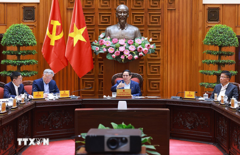 Thủ tướng Phạm Minh Chính chủ trì cuộc họp về việc Hoa Kỳ áp mức thuế đối ứng lên hàng hóa nhập khẩu từ Việt Nam. (Ảnh: Dương Giang/TTXVN)