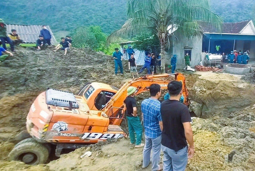 Hiện trường vụ tai nạn lao động thương tâm. (Ảnh: TTXVN phát)