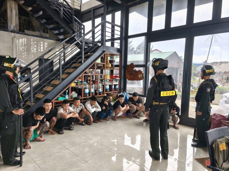 Các đối tượng sử dụng ma túy trong homestay. (Nguồn: Công an Nhân dân)