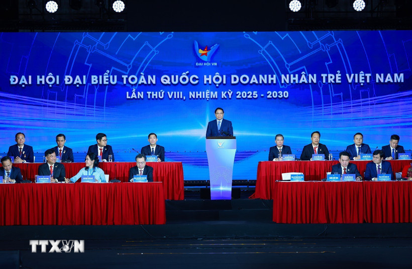 Thủ tướng Phạm Minh Chính phát biểu chỉ đạo Đại hội đại biểu toàn quốc Hội Doanh nhân trẻ Việt Nam lần thứ VIII, nhiệm kỳ 2025-2030. (Ảnh: Dương Giang/TTXVN)