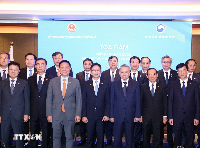 Tổng Bí thư Tô Lâm và các đại biểu dự Toạ đàm về hợp tác khoa học công nghệ Việt Nam-Hàn Quốc. (Ảnh: Thống Nhất/TTXVN)