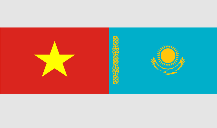 Quốc kỳ Việt Nam và Kazakhstan. (Nguồn: Vietnam+)