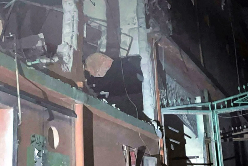 Tòa nhà bị phá hủy sau vụ tấn công bằng tên lửa của Ấn Độ tại Muzaffarabad thuộc khu vực Kashmir do Pakistan quản lý, ngày 7/5/2025. (Ảnh: THX/TTXVN)