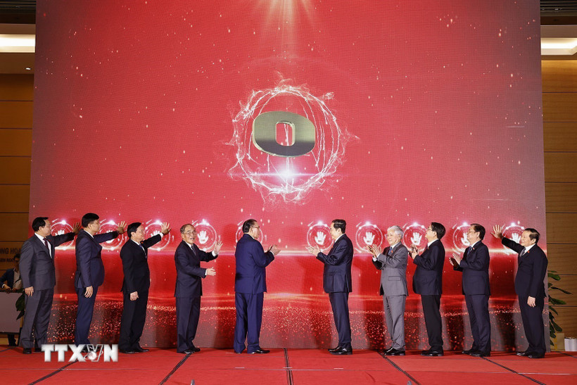 Chủ tịch Quốc hội Trần Thanh Mẫn, nguyên Tổng Bí thư Nông Đức Mạnh và các lãnh đạo, nguyên lãnh đạo Đảng, Nhà nước thực hiện nghi thức khai trương Bảo tàng Quốc hội Việt Nam. (Ảnh: Doãn Tấn/TTXVN)